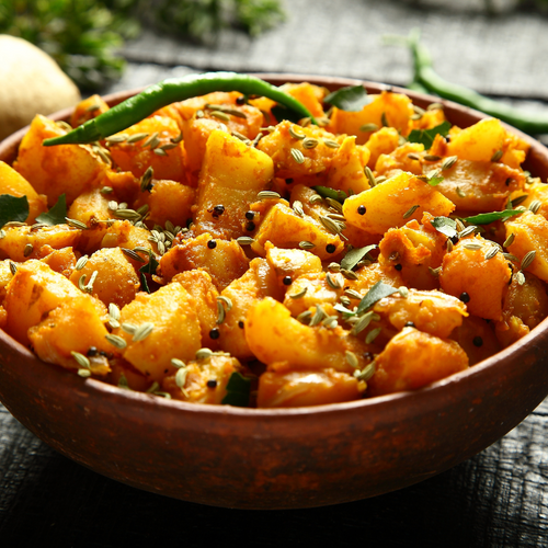 Geroosterde Paneer in Tikka Masala met aardappeltjes en bloemkool