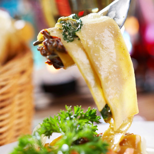 Zalmfilet en zomergroenten 'en papillotte' met verse radiatore