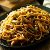 Teriyaki kippenreepjes en champignons met noedels en gewokte groenten